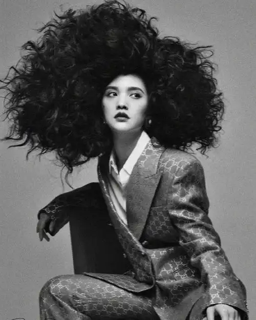 杨丞琳爆炸头复古写真大片女英雄