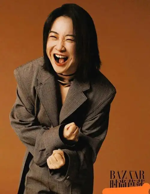 贾玲时尚芭莎封面照曝光,气质优雅眼神高冷,被赞女神范十足__财经头条