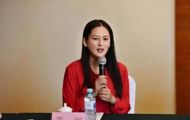 非诚勿扰指导女嘉宾情感却私下和丈夫离婚黄澜到底可笑吗