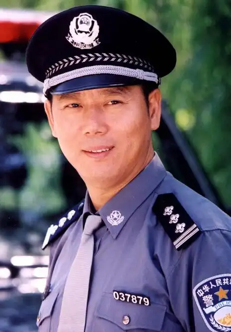 走在街上会被喊"大曾",多年来被公认是"警察专业户"的李成儒,近日转型