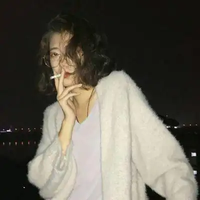 抽烟的女人,女生头像图片-回车桌面