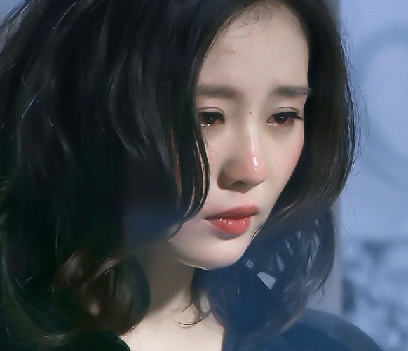 女星落泪瞬间:鞠婧祎楚楚动人,刘诗诗哭红鼻,你最心疼哪一个?