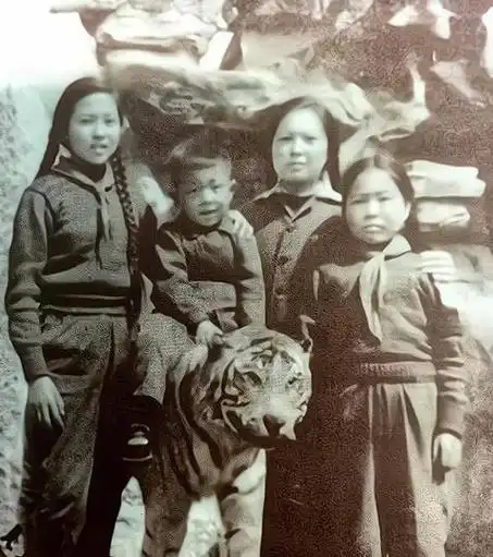 央视著名主持人董浩:两次死里逃生,妻子和女儿是他最坚强的依靠