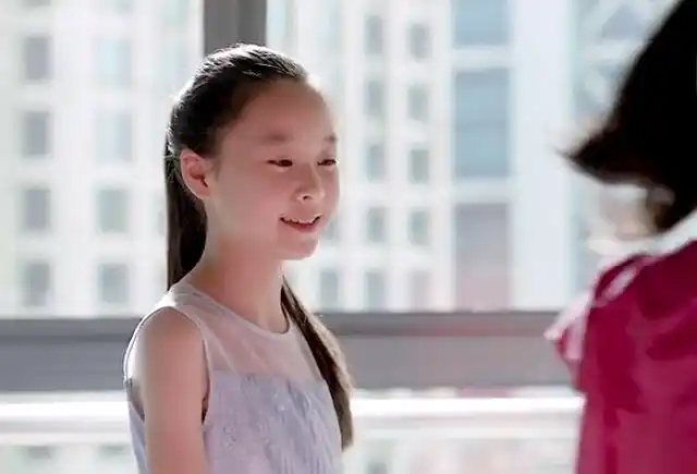 《小舍得》欢欢送米桃二手衣物,一条连衣裙暴露穷养和富养的差距