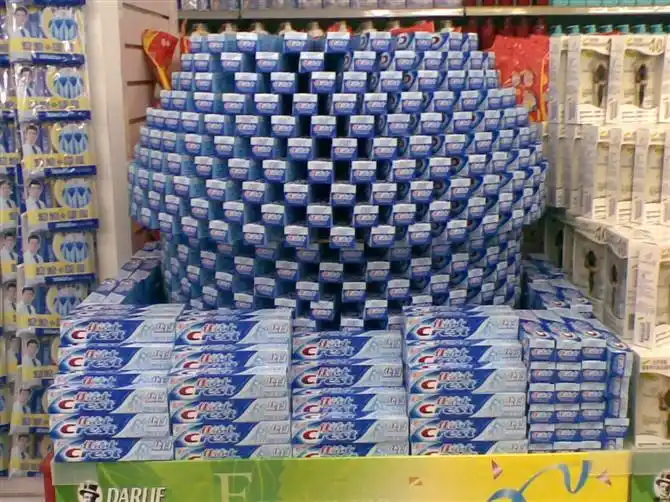 主题:[贴图]牙膏花式陈列1