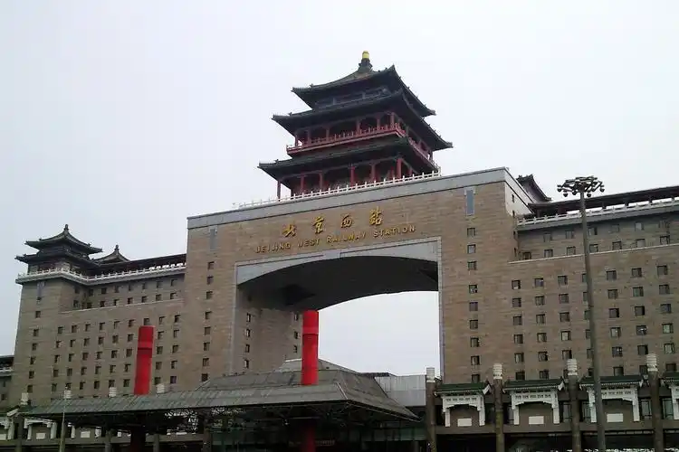 北京西站停车场停一天多少钱,北京西站停车场攻略