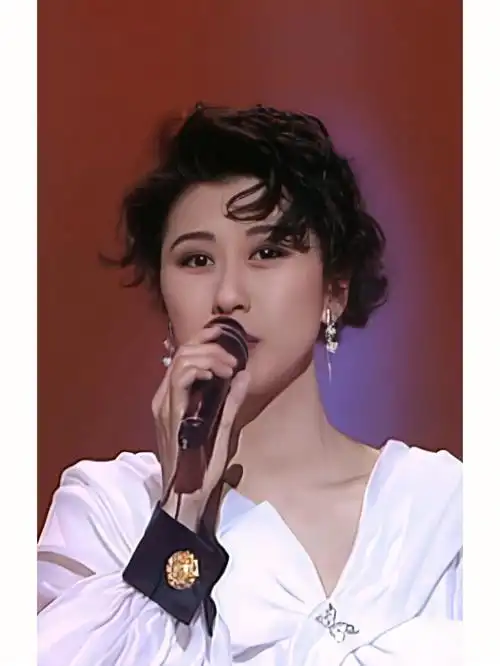 你看香港绝色佳人五叶倩文