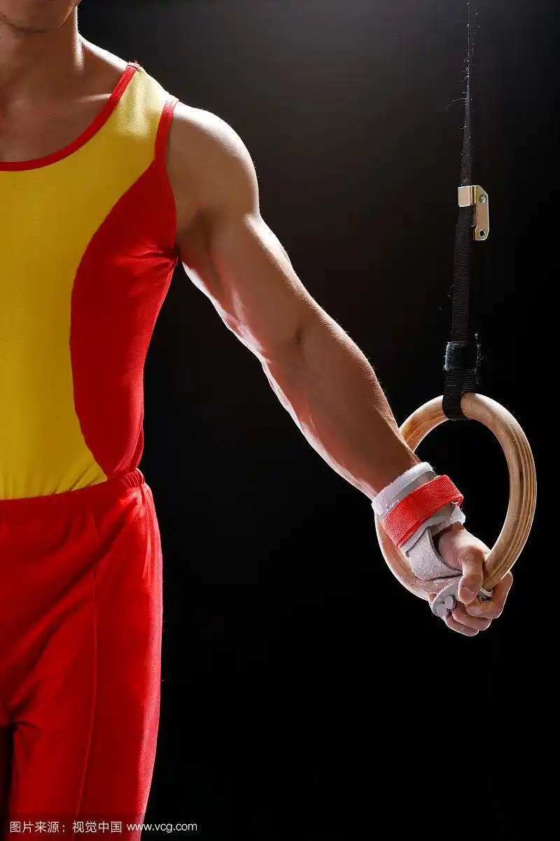 吊环运动员
