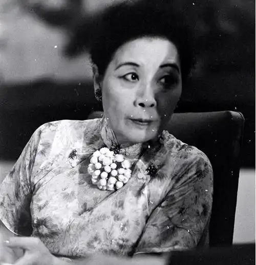 2003年,宋美龄在宋子文墓前落泪:我们宋家人,为何会葬在这里?|孔祥熙|