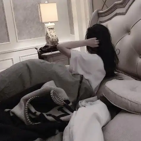 女生头像长发高冷霸气,一头长发,这让她看起来更加优雅和迷人