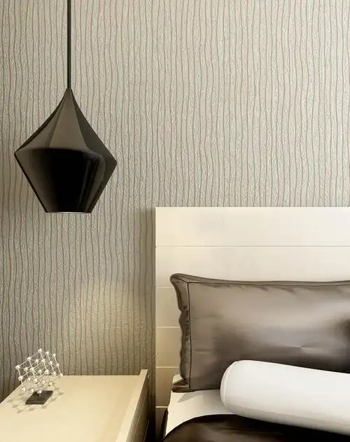 5平方,墙纸需要购买辅料套装(胶水 基膜)贴上墙面,每套辅料可贴4卷