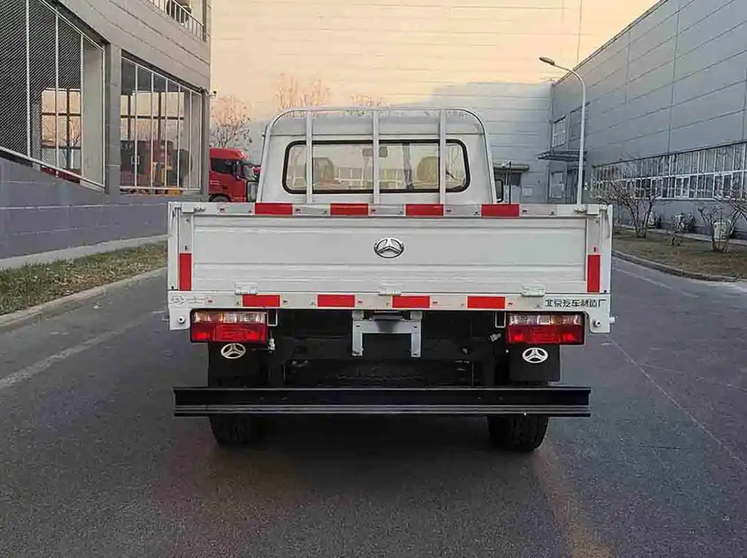 北汽制造勇士皮卡单排版新车型曝光,外观霸气,搭载2.4t柴油动力