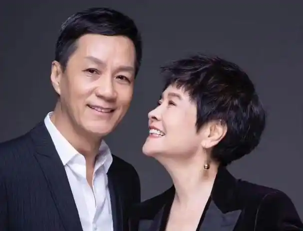 梁丹妮:再婚嫁给小8岁冯远征被宠成宝,为爱丁克30年