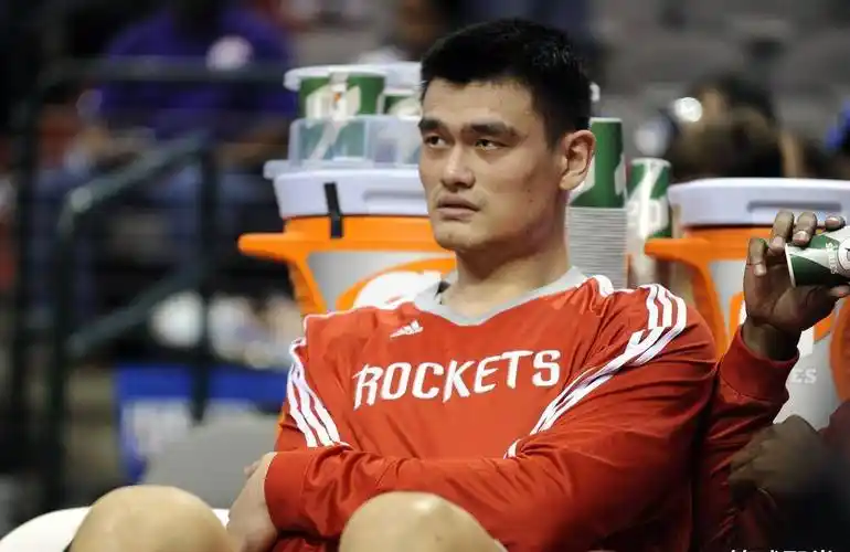 湖人后场无防守 回应王哲林,姚明2历史第一,小乔丹膨胀了_威少_塔克