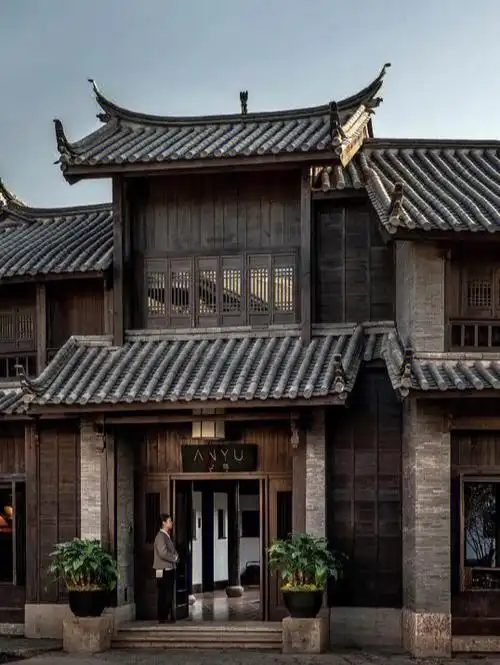 媲美安缦的高级古风酒店05古城内遥望雪山