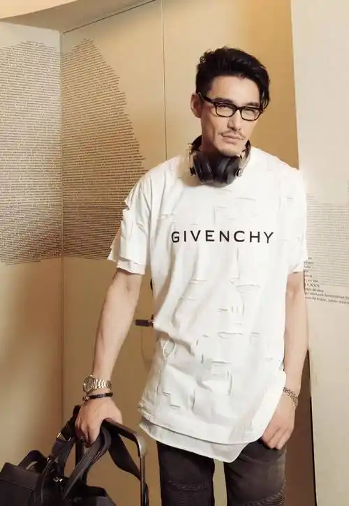 不论是在影视作品中还是在现实生活中,胡兵都给人一种成熟却不失精致