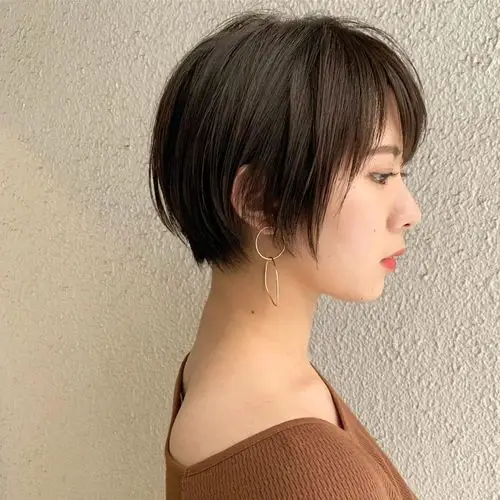 减龄又有气质的短发,中年后就这样剪,简单大方又好看