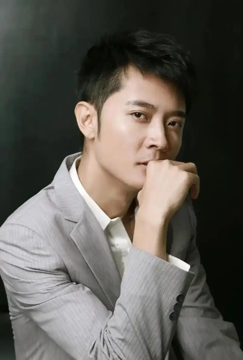 好高的颜值! #痞帅男神#张丹峰 - 抖音