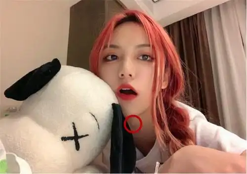 女装大佬?刀小刀自拍喉结凸出,这下谁都说不清了