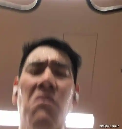 彭于晏「死亡视角」零偶像包袱自拍:满脸皱纹 肥肉,型男变大叔_照片