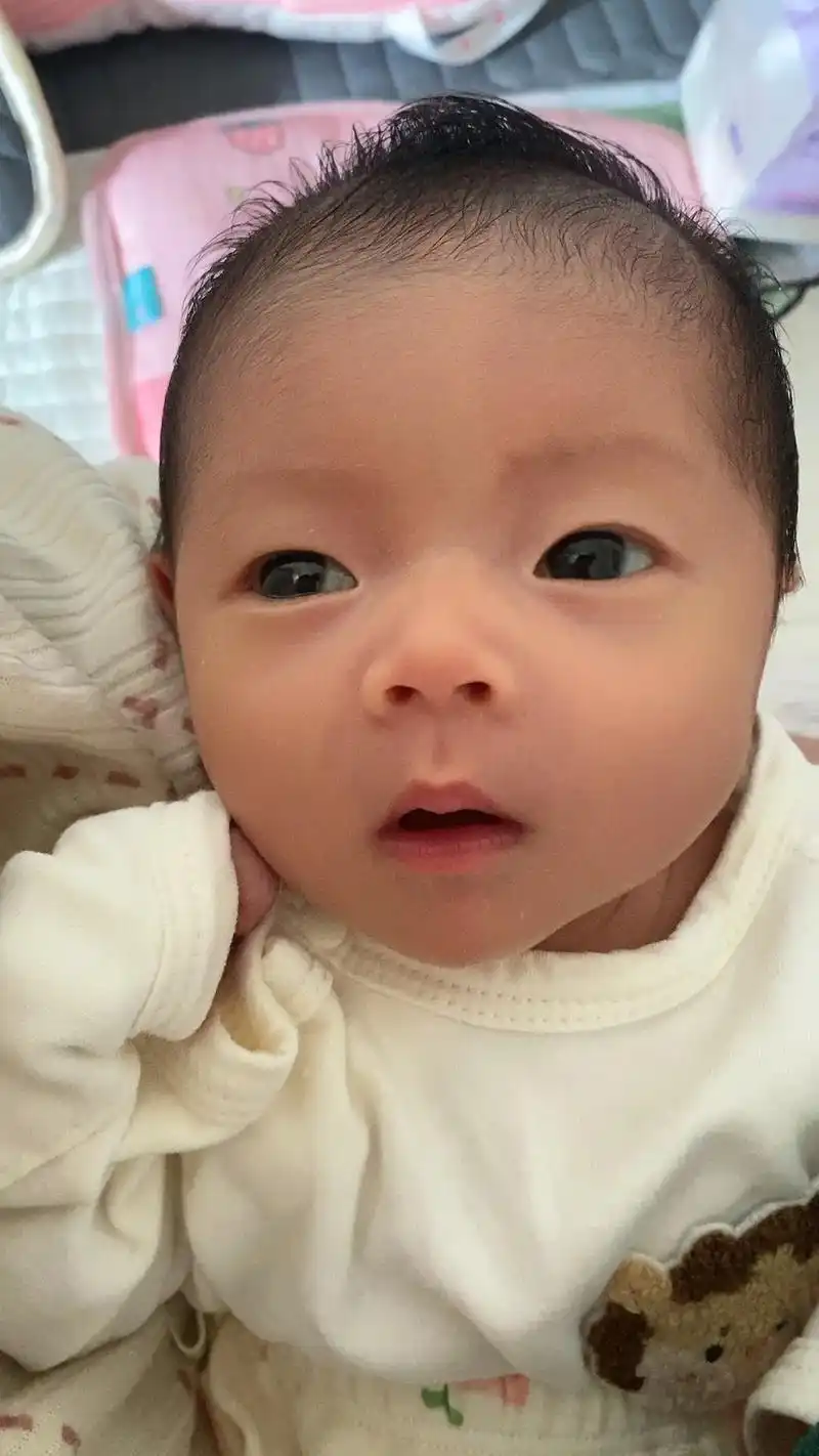 月子里的宝宝 #萌到爆炸了99 #嘟嘟小可耐 #穿尿不湿的不好惹