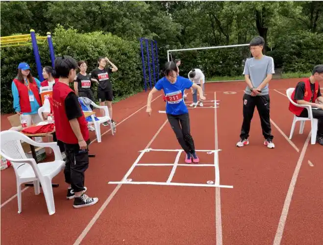 十字象限跳1000米跑3000米快走立定跳远,掷实心球,1000米跑.