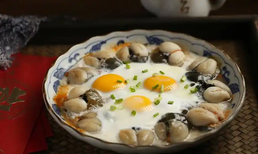 它是墨鱼身上的宝,被称为"海中八珍之一",可惜吃过的人不多_盘子_蒸蛋