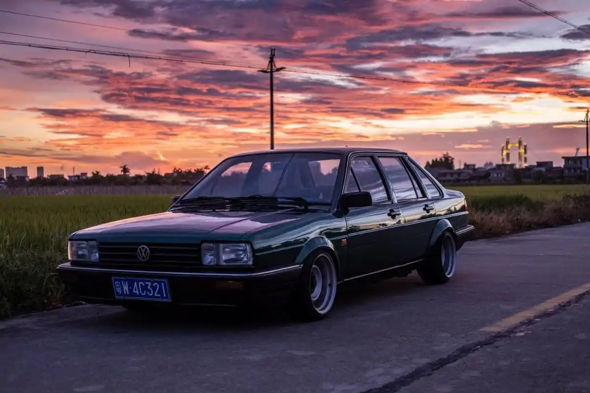 大众普桑 情怀老车 复古汽车 墨绿色