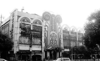 在陈凯开了大酒楼后,他把自己的南方娱乐城判给了麦当劳,麦当劳租35年