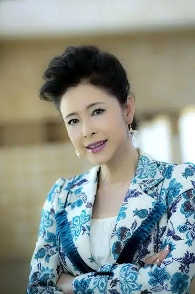 2》的妈妈个个老戏骨,生活中居然那么美  剧中王柏川妈妈扮演者李小燕