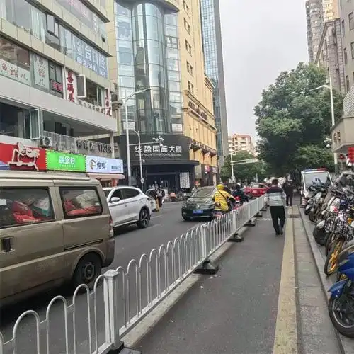 【10图】秦淮区新街口核心商圈300平纯一层旺铺消费能力强人流量大