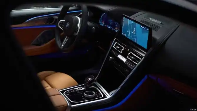 前脸格栅与内饰变化新款宝马8系官图发布