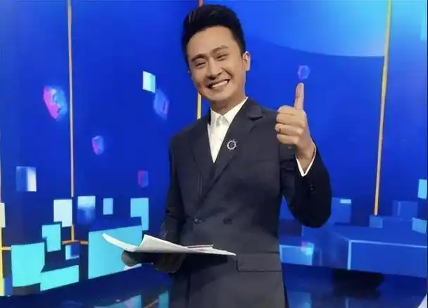 纪实主持人杨帆娶初恋女友,如今家庭事业双丰收,他有何魅力?