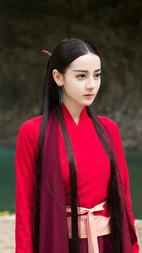 迪丽热巴的浓颜五官,在古装红衣造型里简直是天花板的存在!