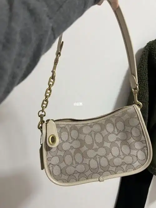 96:新包入荷蔻驰coach swinger新款老花腋下包,纠结了好久才选择