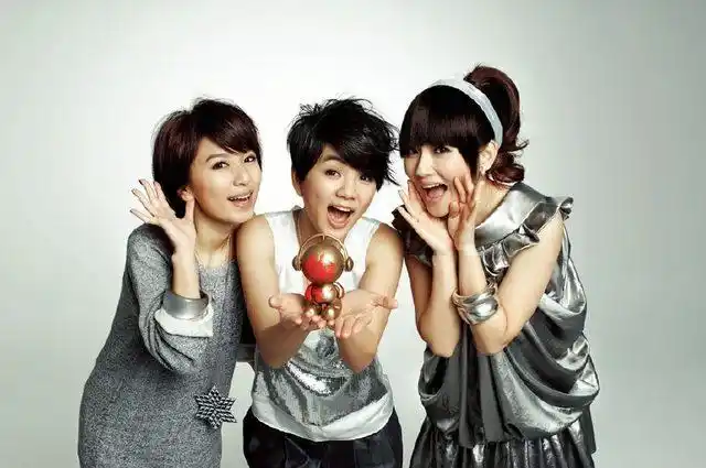 2,中国话 《中国话》是华语女子团体s.h.