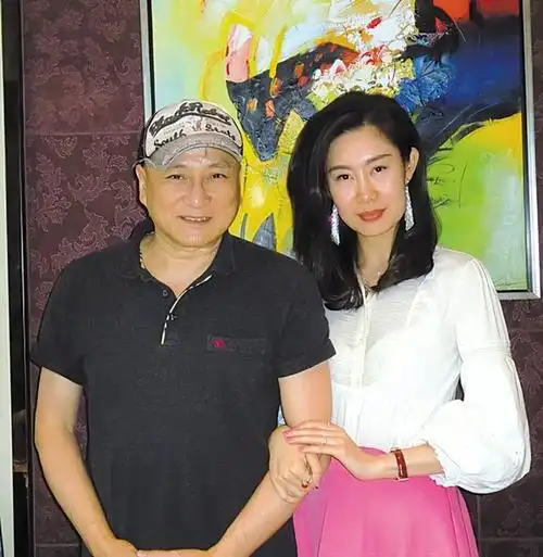 回顾汤镇业:前女友自杀身亡他背负骂名几十年,今与娇妻生活幸福