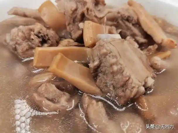 花生排骨墨鱼汤的做法