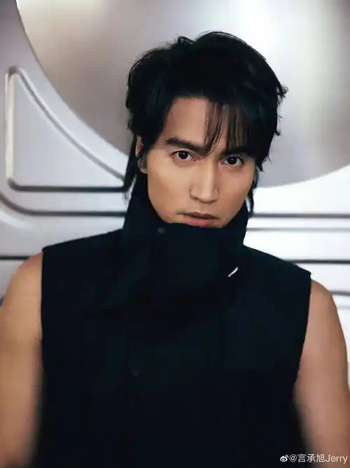 言承旭和大曲线已经合作大热剧《流星花园》相识,言承旭扮演道明寺,大