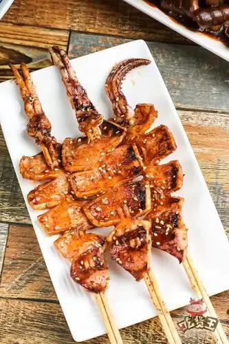 爱吃鱿鱼的小伙伴们这下可有口福啦,刷酱的鱿鱼每一片都很大,集鲜,香