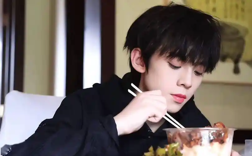 左航平平无奇从小到大的干饭人罢了 能吃是福!_壁纸_头像_表情