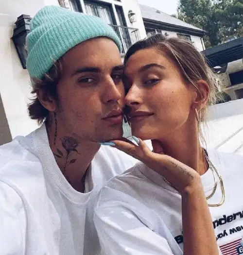 据外媒报道,上周四,28岁的流行歌手贾斯汀·比伯(justin bieber)[微博