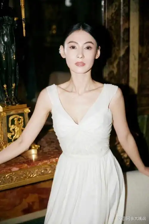 张柏芝,这个华语影坛的璀璨明星,今日让所有人眼前一亮.