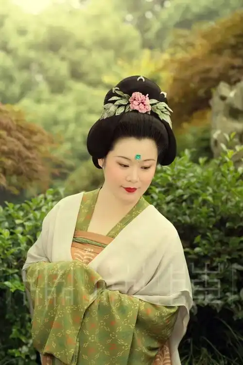 古代服饰大赏 | 陌上人如玉,复古摄影中走来的浊世佳公子