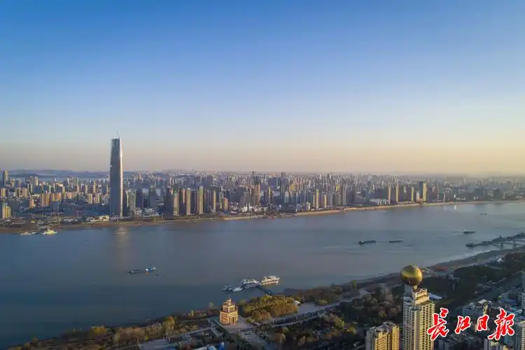 发展机遇更多生活品质更高城市风景更靓13城区端出发展与民生大套餐来