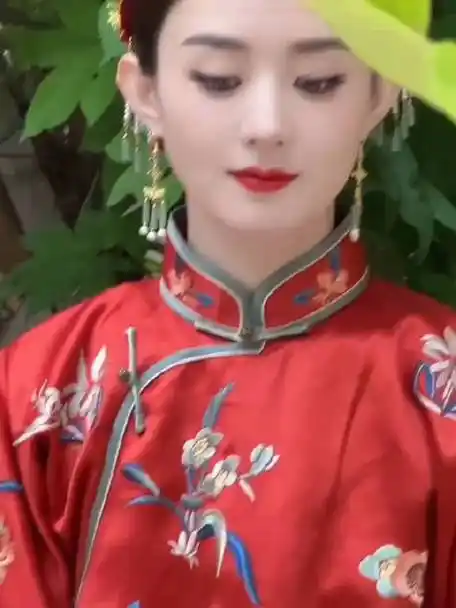 颖宝@赵丽颖 与红色的适配度真的很高 明艳得太过动人