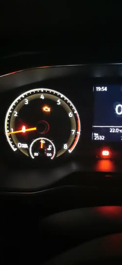 昨天发动机故障灯突然亮了,有没有人知道是什么原因的_绵阳汽车通