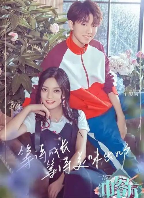 原创赵薇晒与张哲瀚合照,五官太假让人认不出,又自黑?