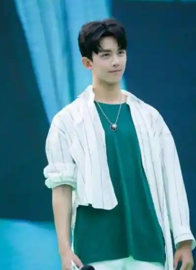 3岁出道,5岁演哪吒,粉丝:吴磊什么都好,就是团队"不靠谱"_表演_家族