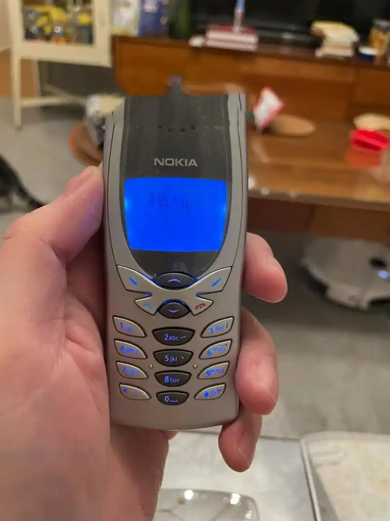 经典机型,让你回到过去 诺基亚8系列经典系列,8250,炫酷蓝屏,你怎么
